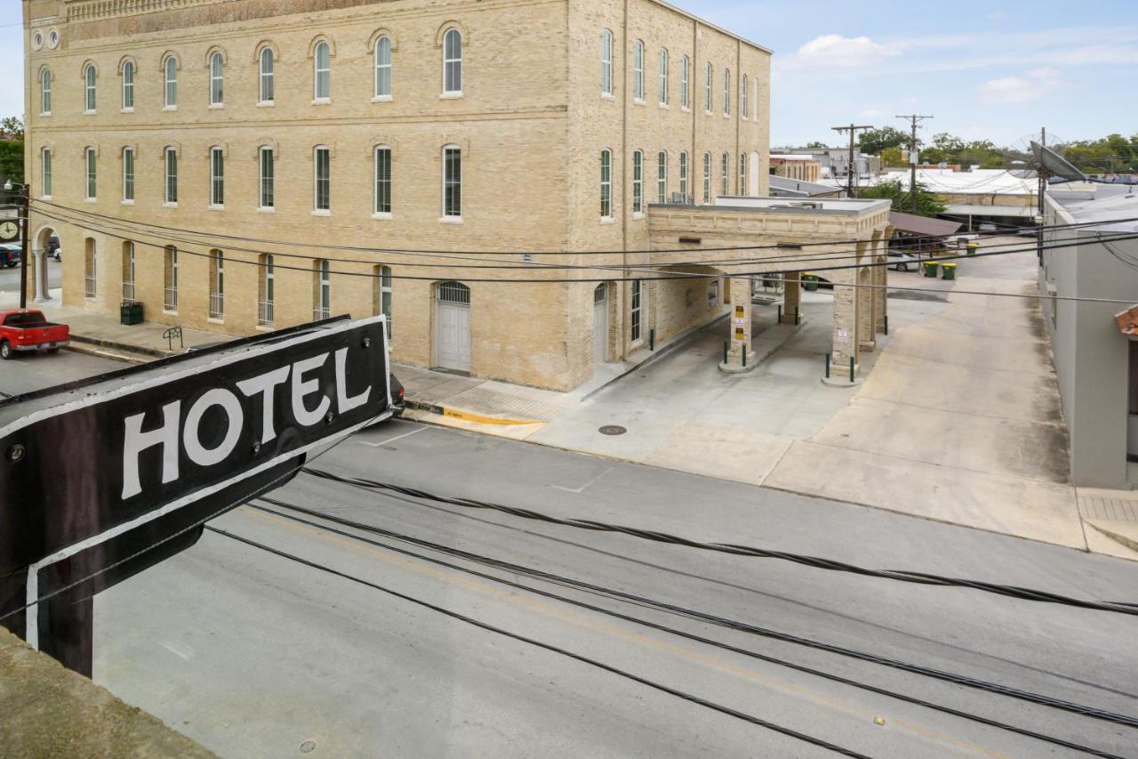 The Alcalde Hotel By Oyo Gonzales Bagian luar foto